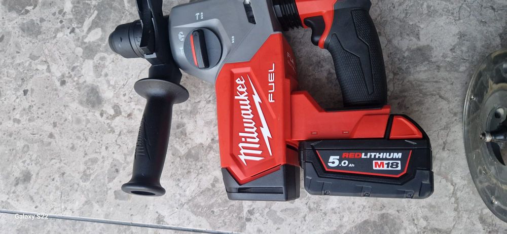 Milwaukee rotopercutor,freza pe acumulator