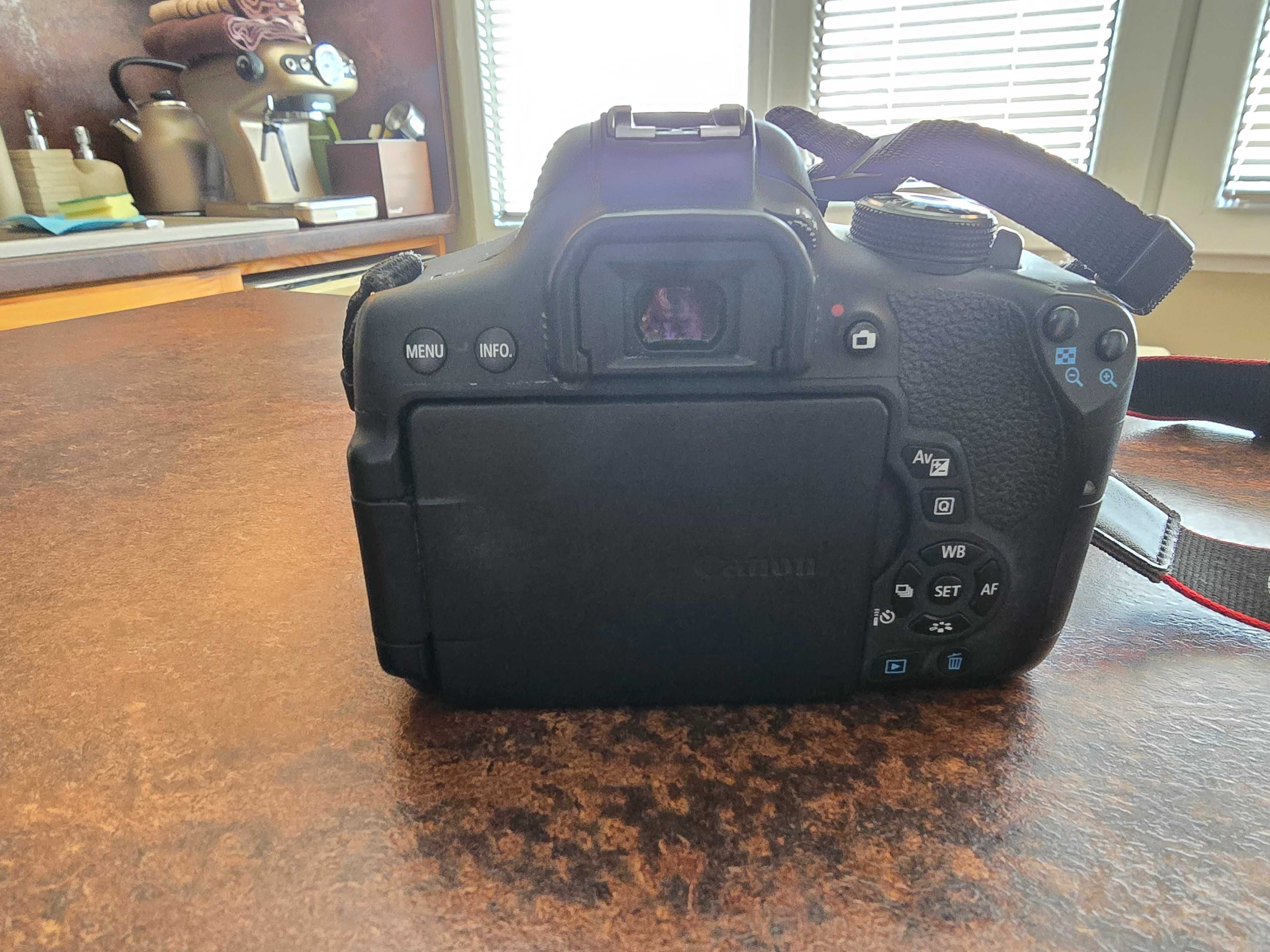 Canon EOS 750D + 18-55mm обектив – отлично състояние
