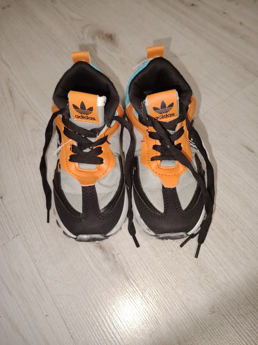 Детски маратонки 27 и 29 номер