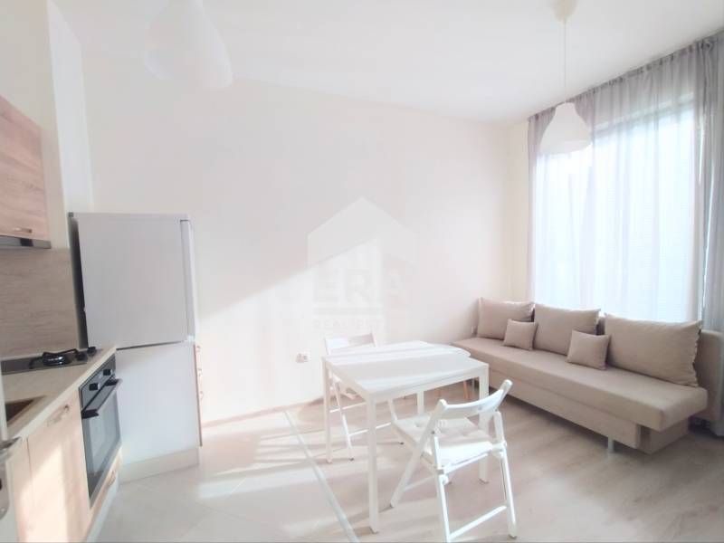 Дава се под наем Двустаен апартамент в Варна, Конфуто - 46 кв.м за 383 € - Снимка #1