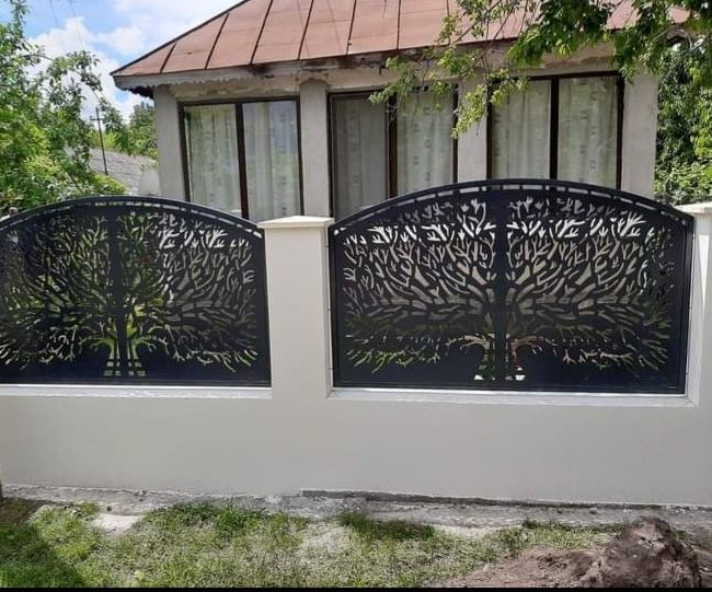 Confectionez PORTI GARDURI BALUSTRAZI metalice