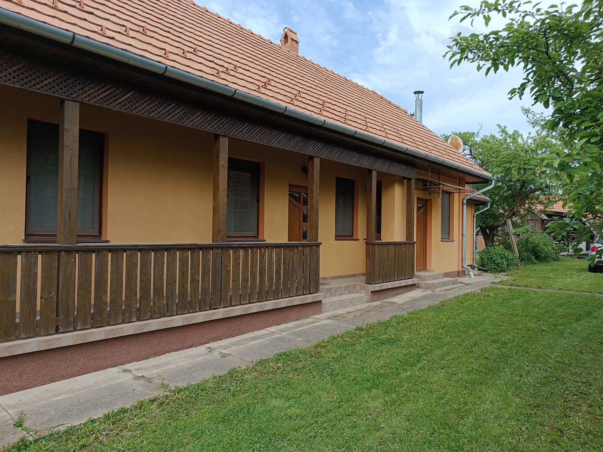 Vând casă de locuit , în comuna Brateș, la 10 km de stațiunea Covasna