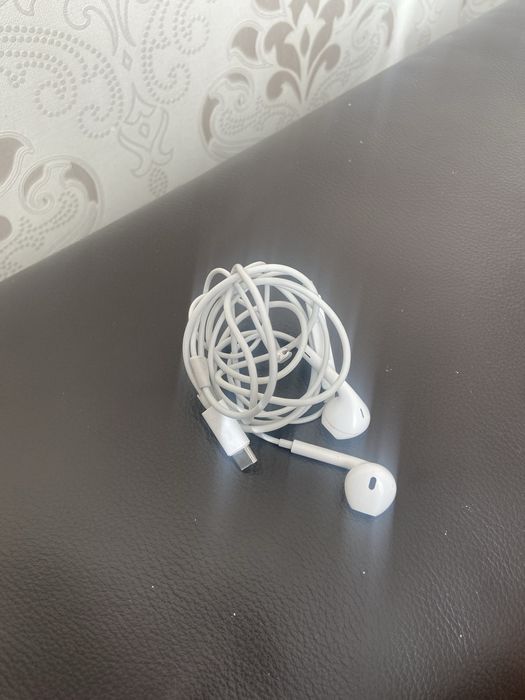 Продам оригинальные Apple Earpods Type-C