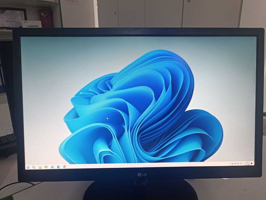 продается монитор LG 22