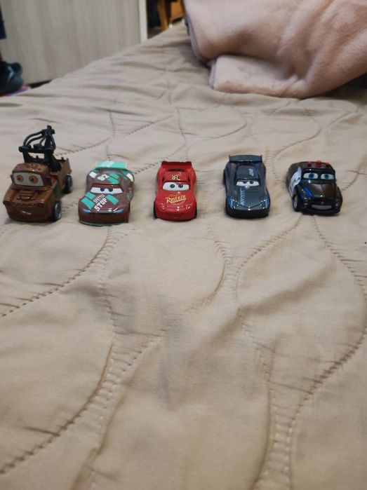 Метални        колички