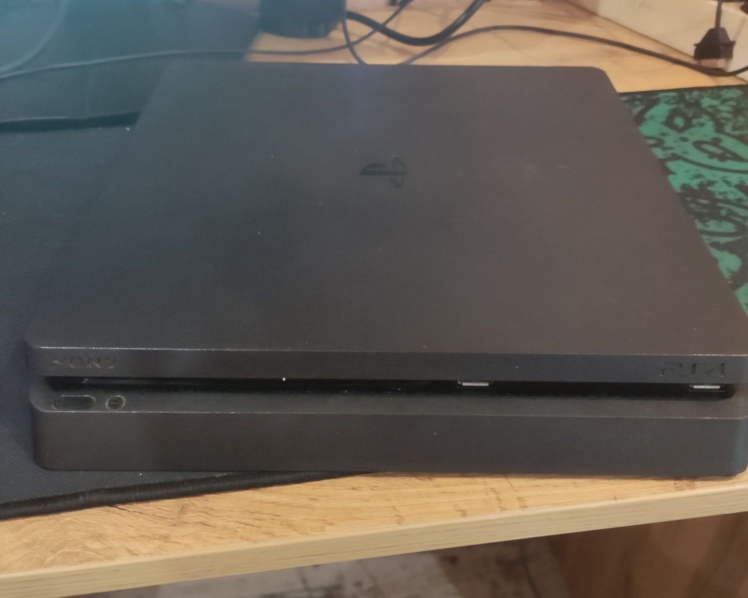 PS4 Slim 1TB + джойстик