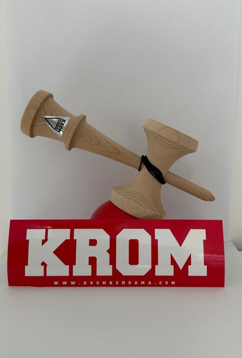Kendama KROM POP originală – nouă, sigilată, culori galben/verde/roșu