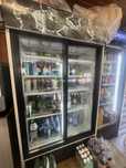 Vand 2 vitrine mari in stare foarte buna