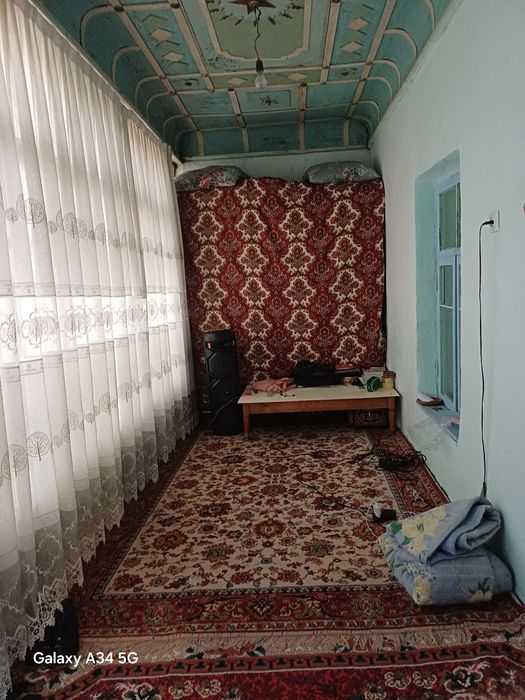 Нурафшон шахар катта бозор енида уй сотилади