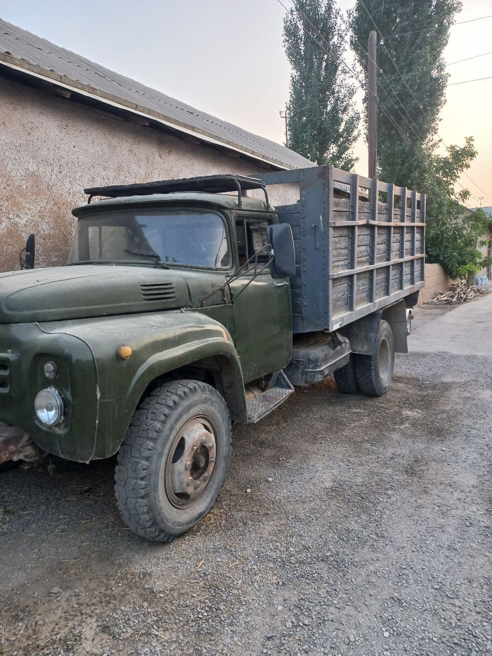 Zil 30 sotiladi.