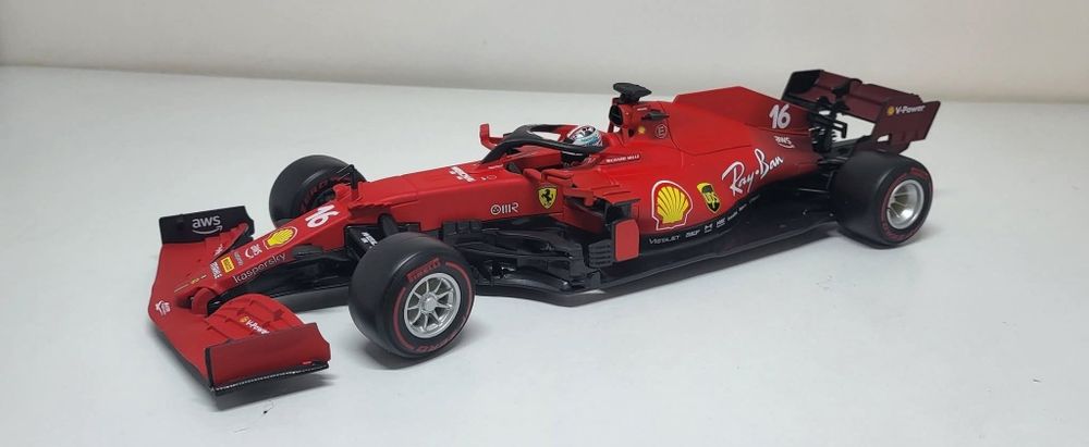 Machetă Ferrari F1 SF-21 Leclerc 1/18 Bburago