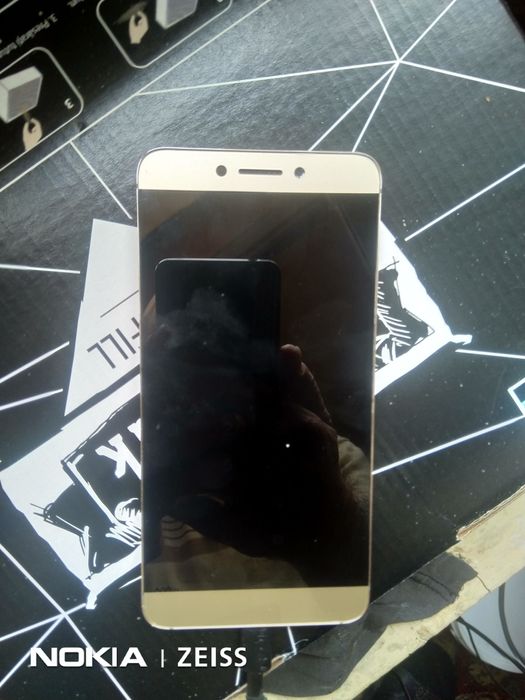 Telefon mobil Le tv model x526