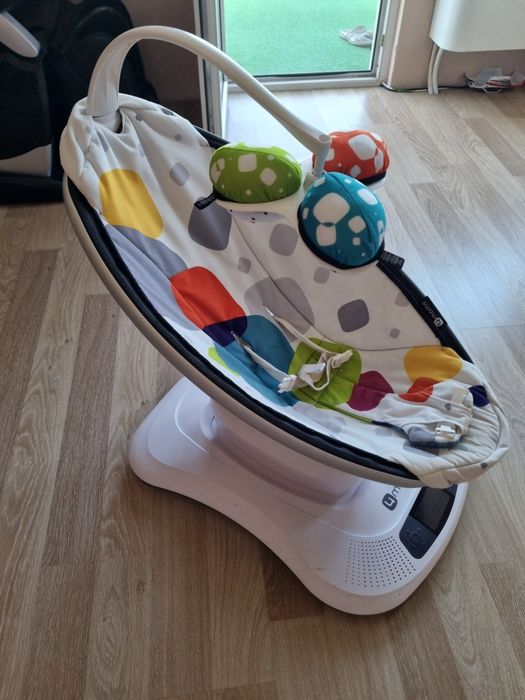 Електрическата бебешка люлка mamaRoo 4.0