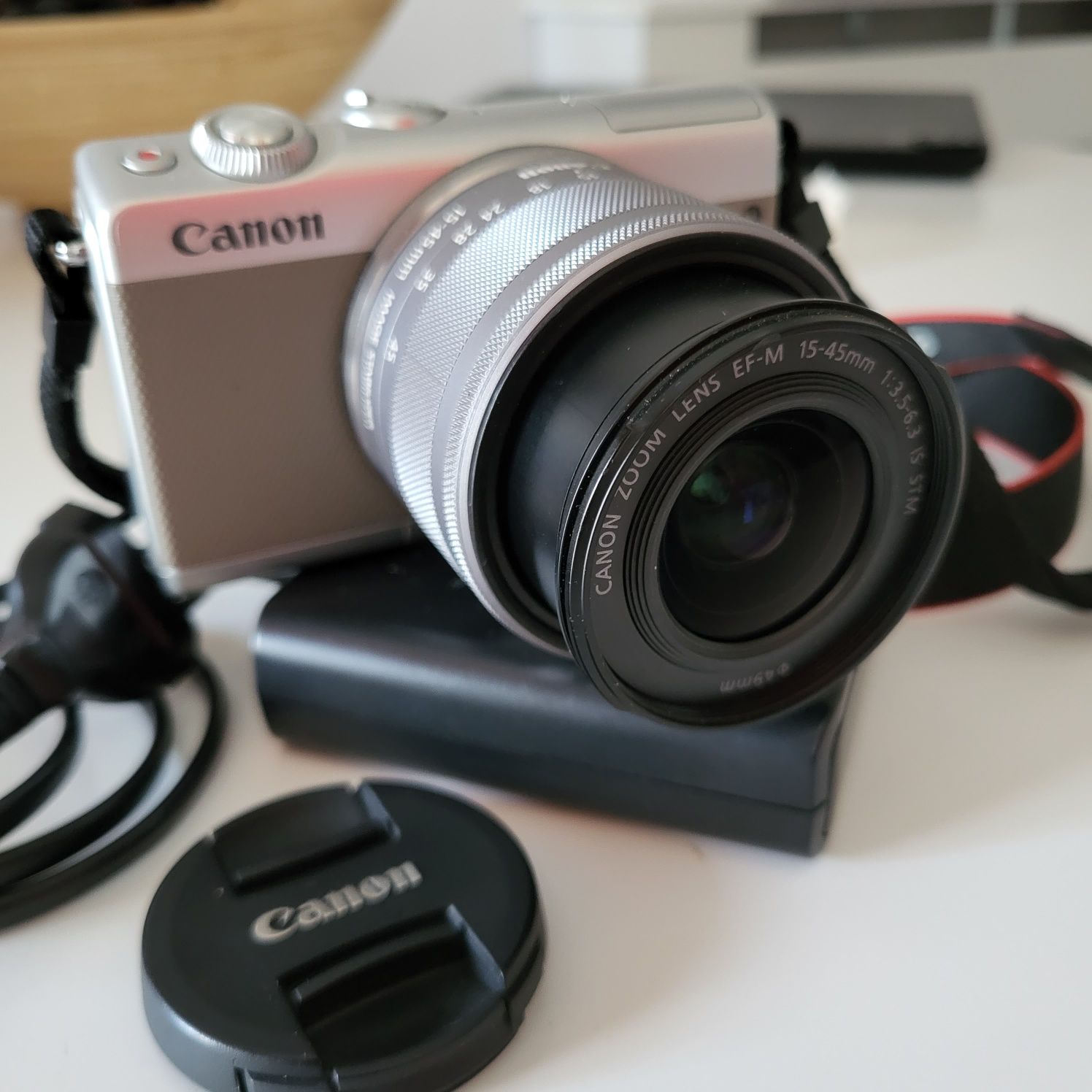 Canon EOS M100 camera foto video