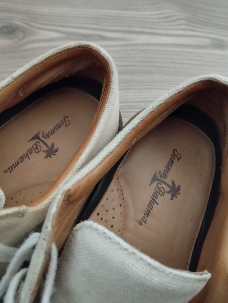 Pantofi piele și textil pentru bărbați.
