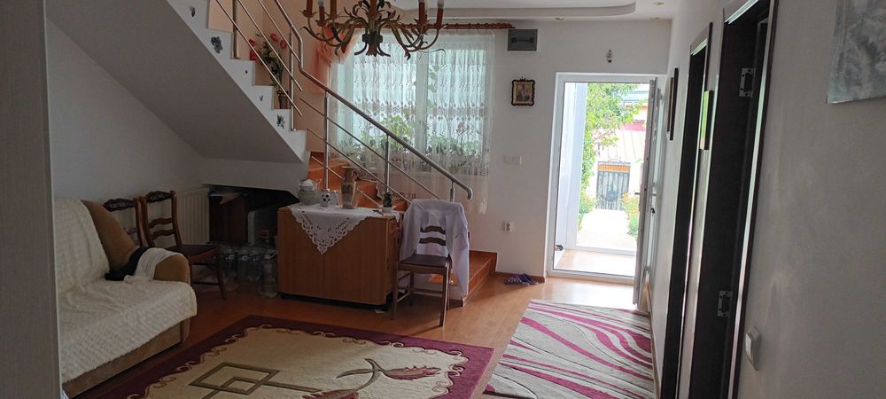 Vilă de vanzare P+E+pod mansardabil