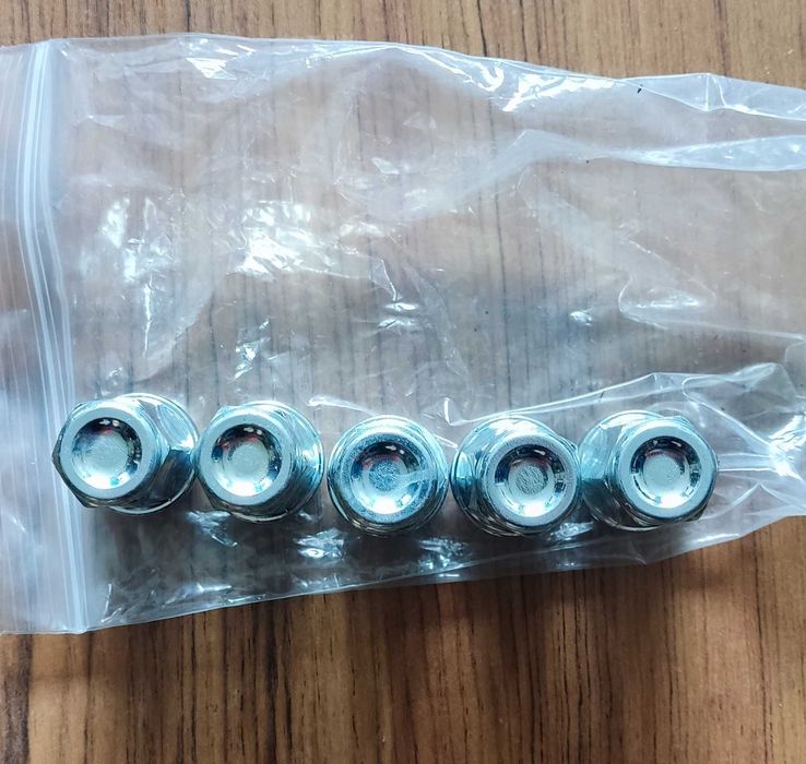 Дълги гайки за джанта, 19 ключ - 10 лв