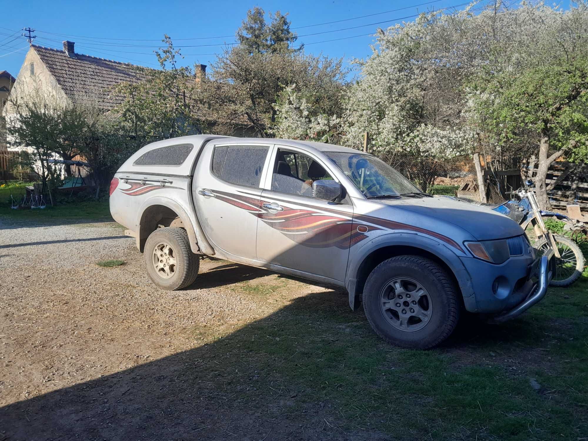 Mitsubishi l200                .