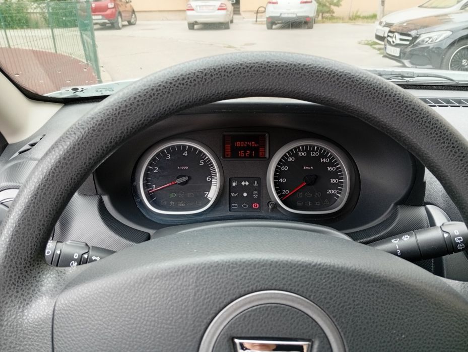 Vând Dacia Duster an 2013,motor 1.5 diesel ,aer condiționat , manuală