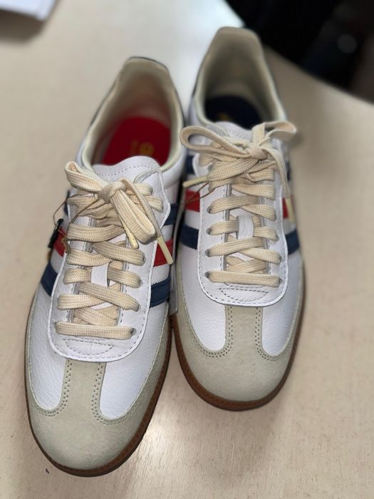 Продам кроссовки новые