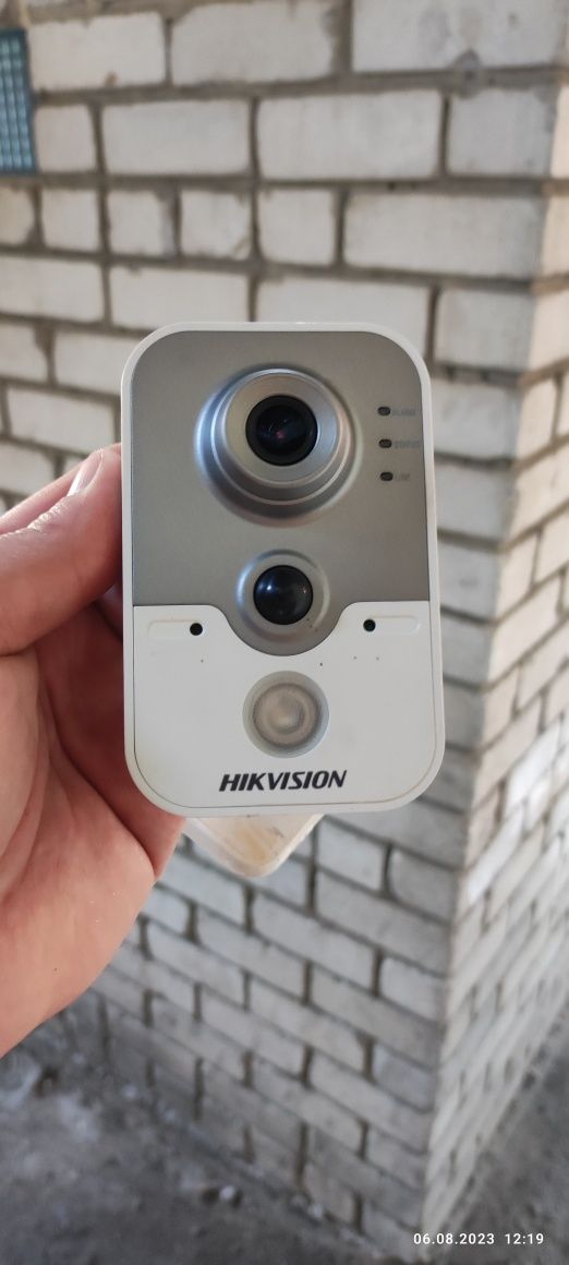 Продам камеру видео наблюдения HikVision DS-2CD2442FWD-IW (2.8 MM)
