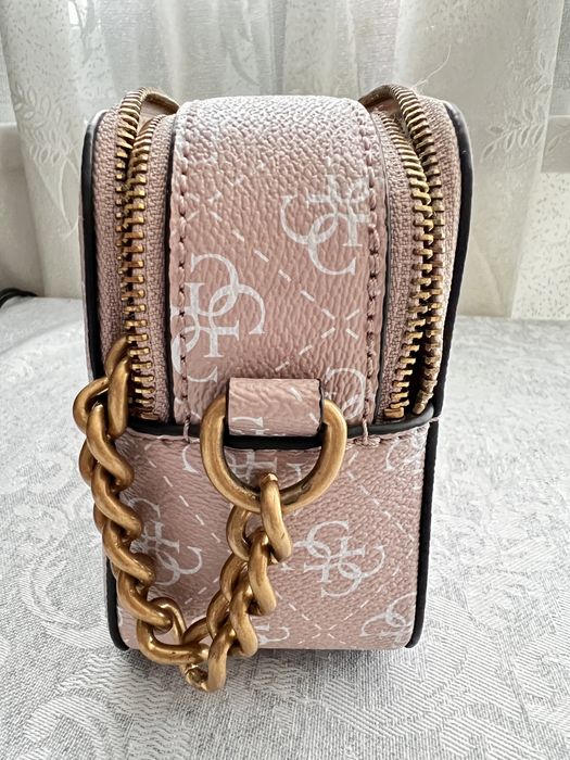 Дамска чанта Guess