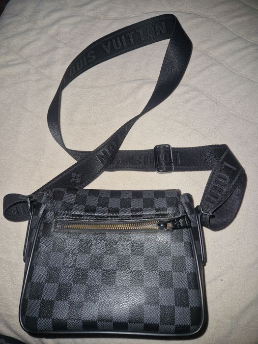 Louis Vuitton мъжка чанта през рамо оригинална закупена от Италия