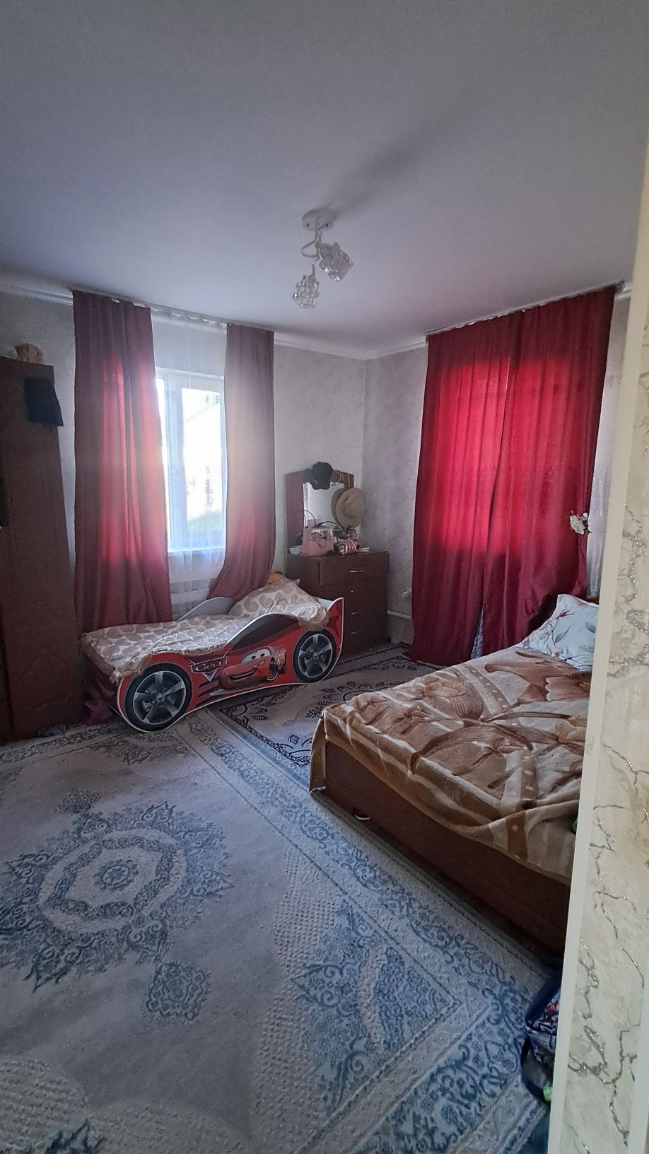 Дом в Коктебе 2 в хорошем месте 8сот 5комнат,кухня,зал,3спальни,баня