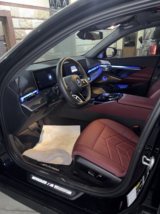 BMW i5 M sport 35L