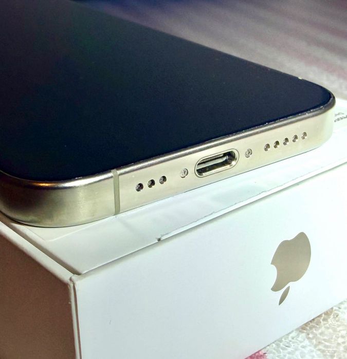 iPhone 15 Pro 512GB, SIM fizic + eSIM, stare foarte bună