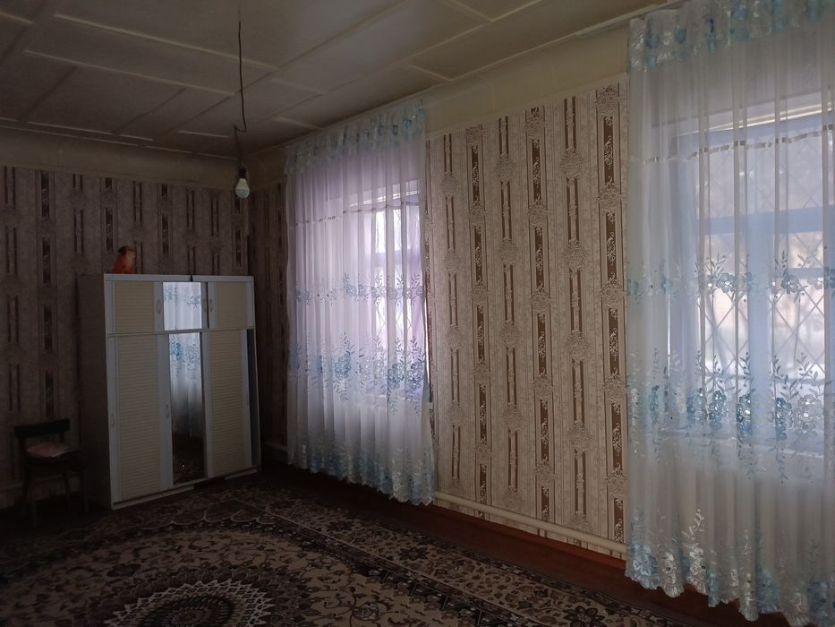 Ховли сотилади..