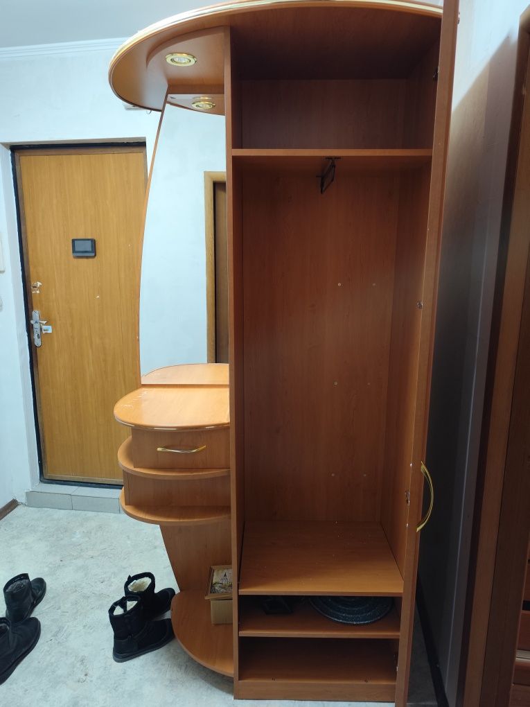 Продам прихожую в отличном сосояний