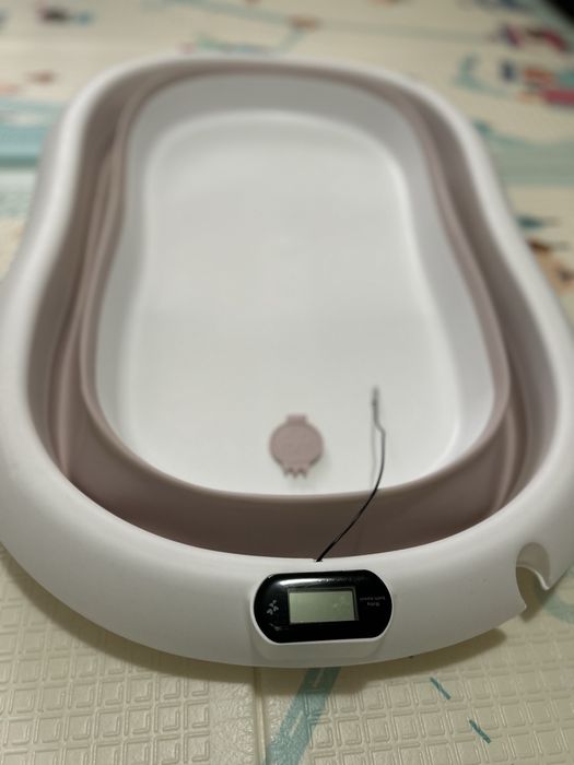 Cădiță bebe cu termometru digital