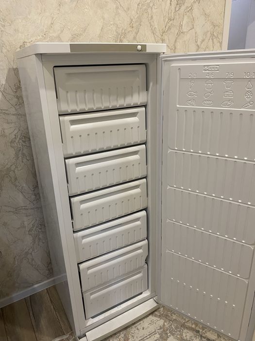 Продаю морозильную камеру