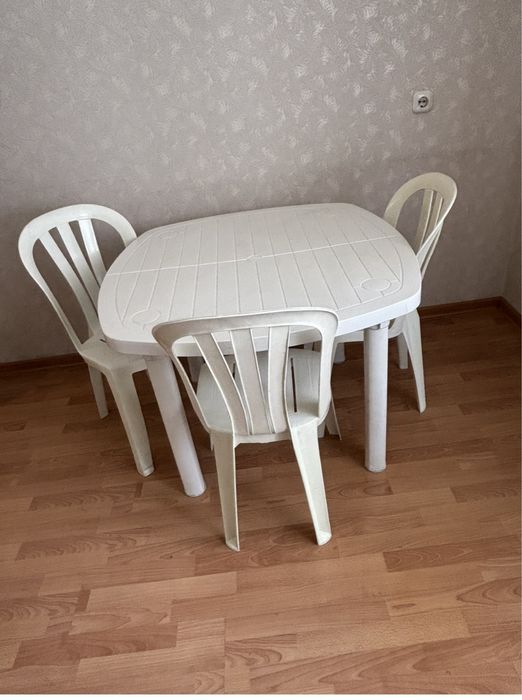 Стол разборный и три стула