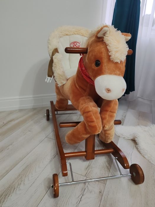 Calut balansoar pe roti