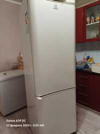 Холодильник Индезит на запчасти