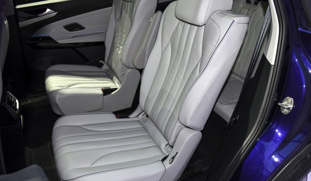 Аренда авто с водителем VOLKSWAGEN ID6. Услуги трансфера. (7 местный)