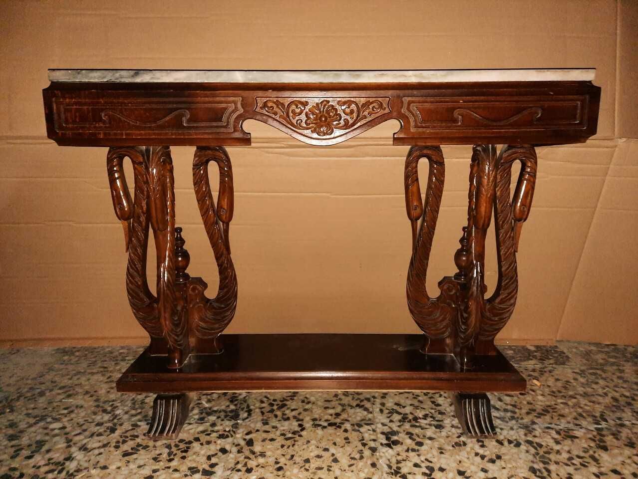 Mobilier antic, Consola Louis XIV,  Consola Victoriana,