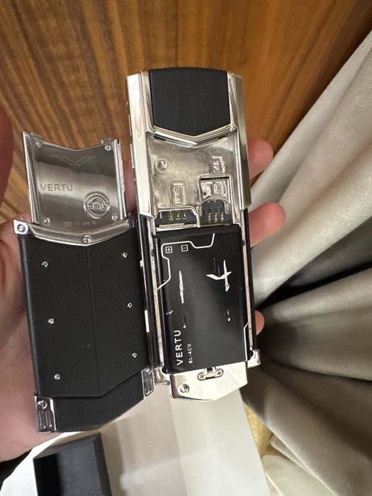 Vertu ,с коробкой +еще есть дополнительная батарея