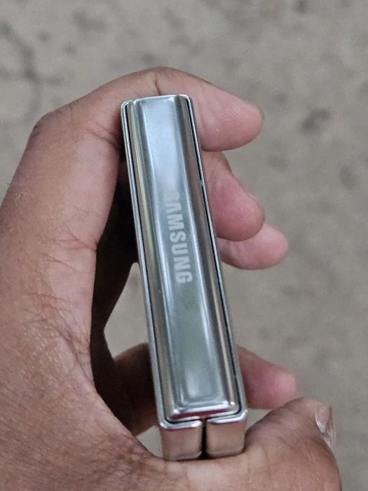 Smasung flip 5   8/256gb
