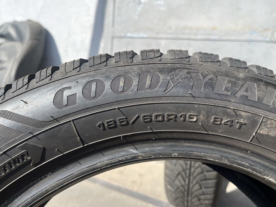 2 бр. зимни гуми 185/60/15 GoodYear DOT 2619 6,5 mm