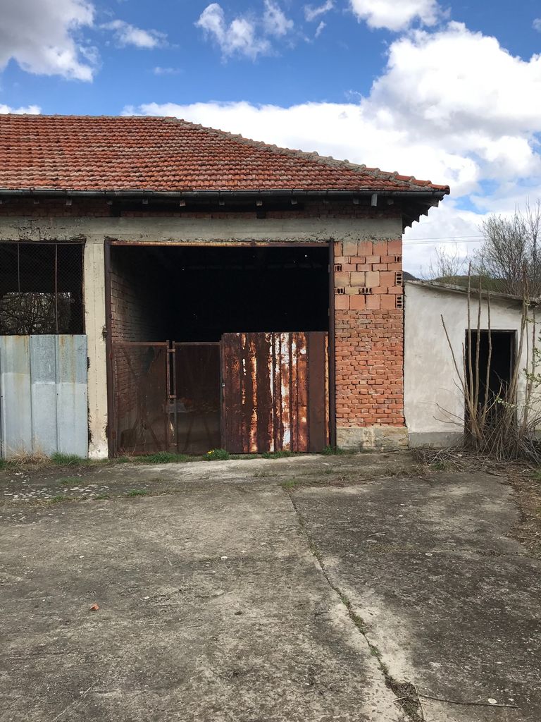 Дава се под наем Склад в с. Смочан, Област Ловеч - 419 кв.м за 204 € - Снимка #2