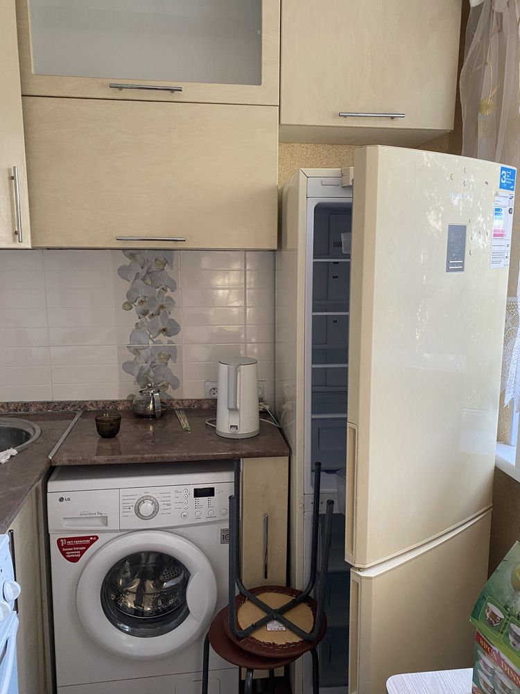 Продам 3 х ком кв 2 эт центр