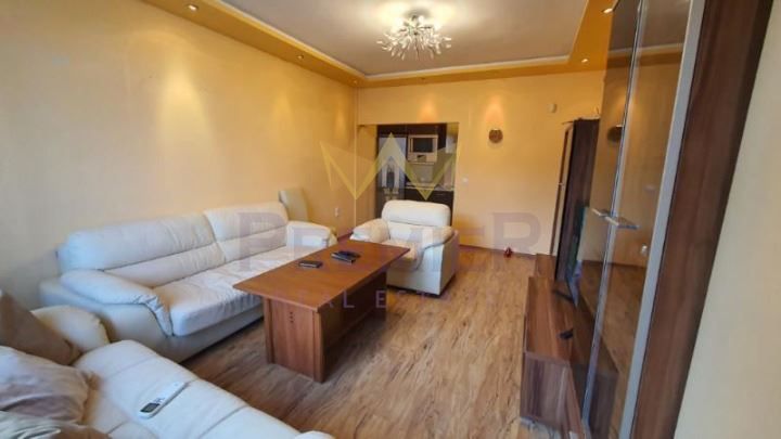 Дава се под наем Двустаен апартамент в Варна, Общината - 60 кв.м за 612 € - Снимка #2