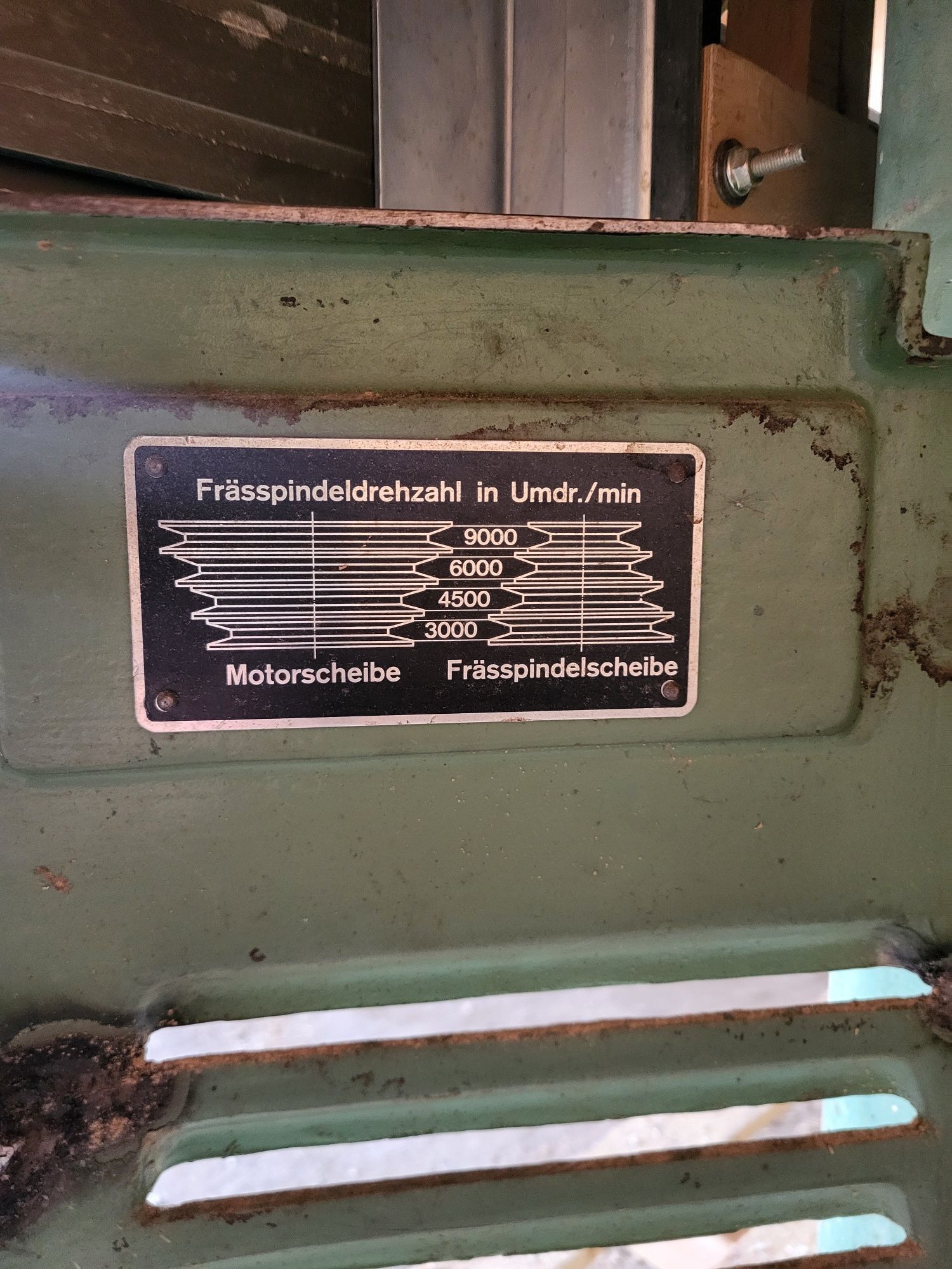 Freza lemn cu avans