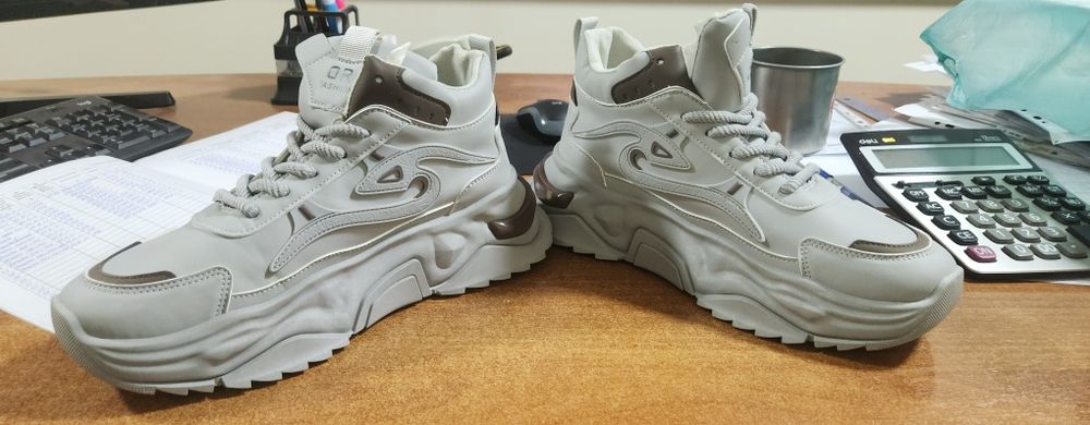 Продаются кроссовки марки DR fashion размер 44