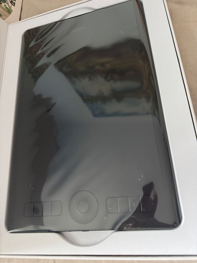 Tableta grafica Wacom Intuos Pro M