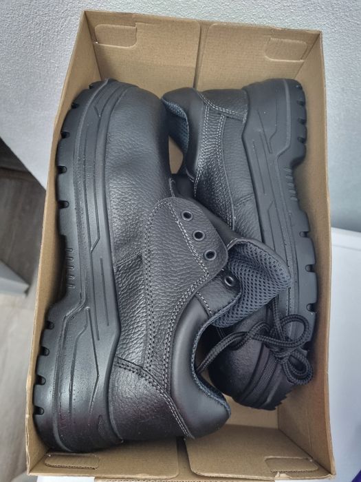 Bocanci bărbați noi în cutie! Nr 41.5!