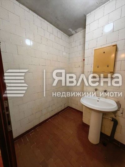 Тристаен апартамент, среден етаж, саниран блок
